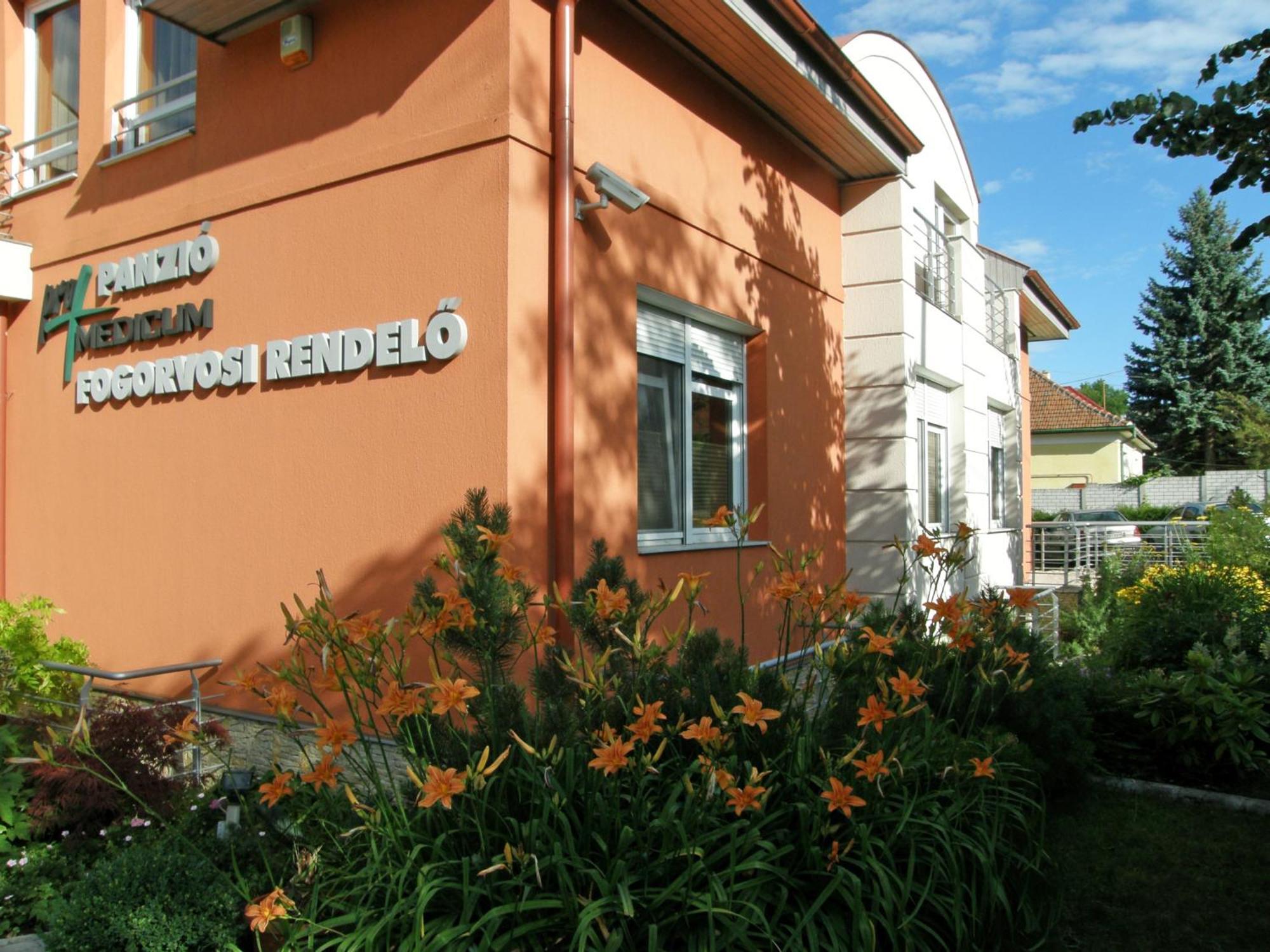 Promedicum Panzio Hotel Veszprém Buitenkant foto