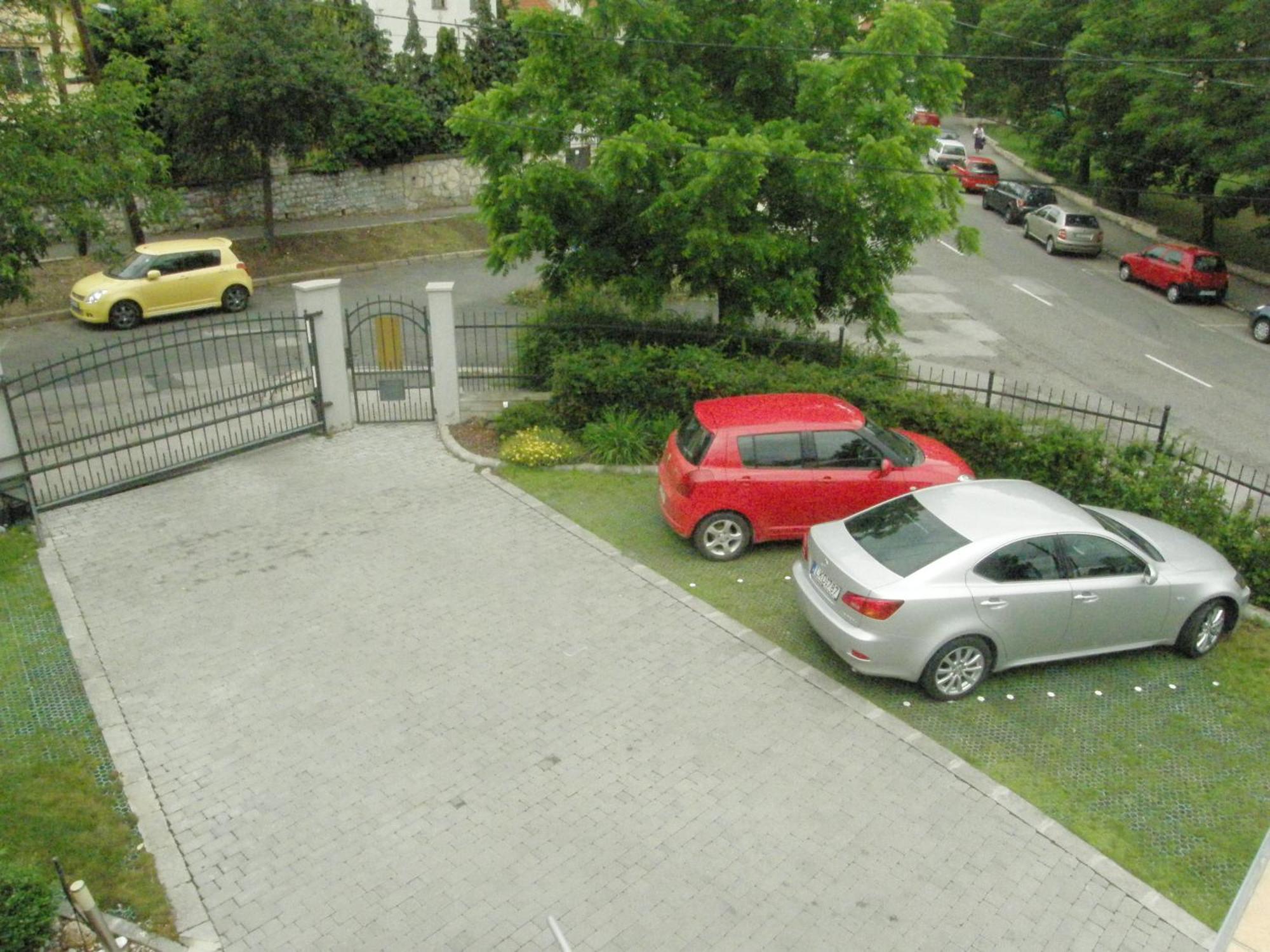 Promedicum Panzio Hotel Veszprém Buitenkant foto